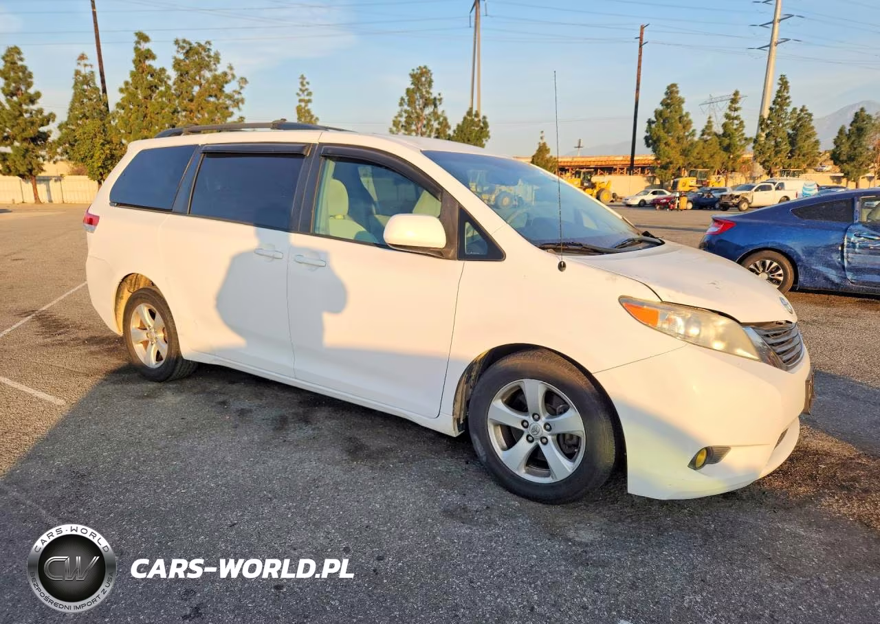 2011 Toyota Sienna Le 8-Passenger VIN:5TDKK3DC4BS107898 - 4
