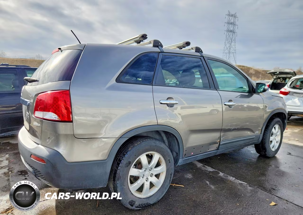 2011 Kia Sorento Lx VIN:5XYKTCA17BG026519 - 3