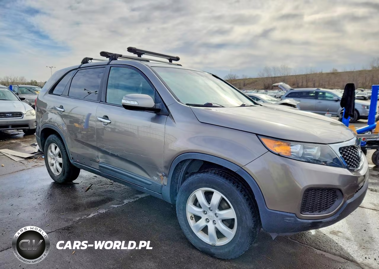 2011 Kia Sorento Lx VIN:5XYKTCA17BG026519 - 4