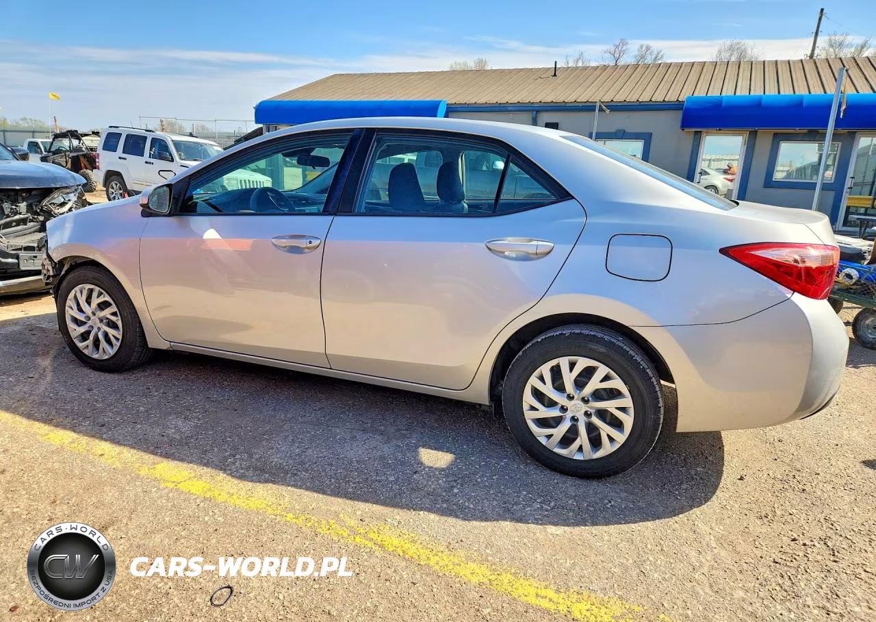 2018 Toyota Corolla Le VIN:5YFBURHEXJP835144 - 2
