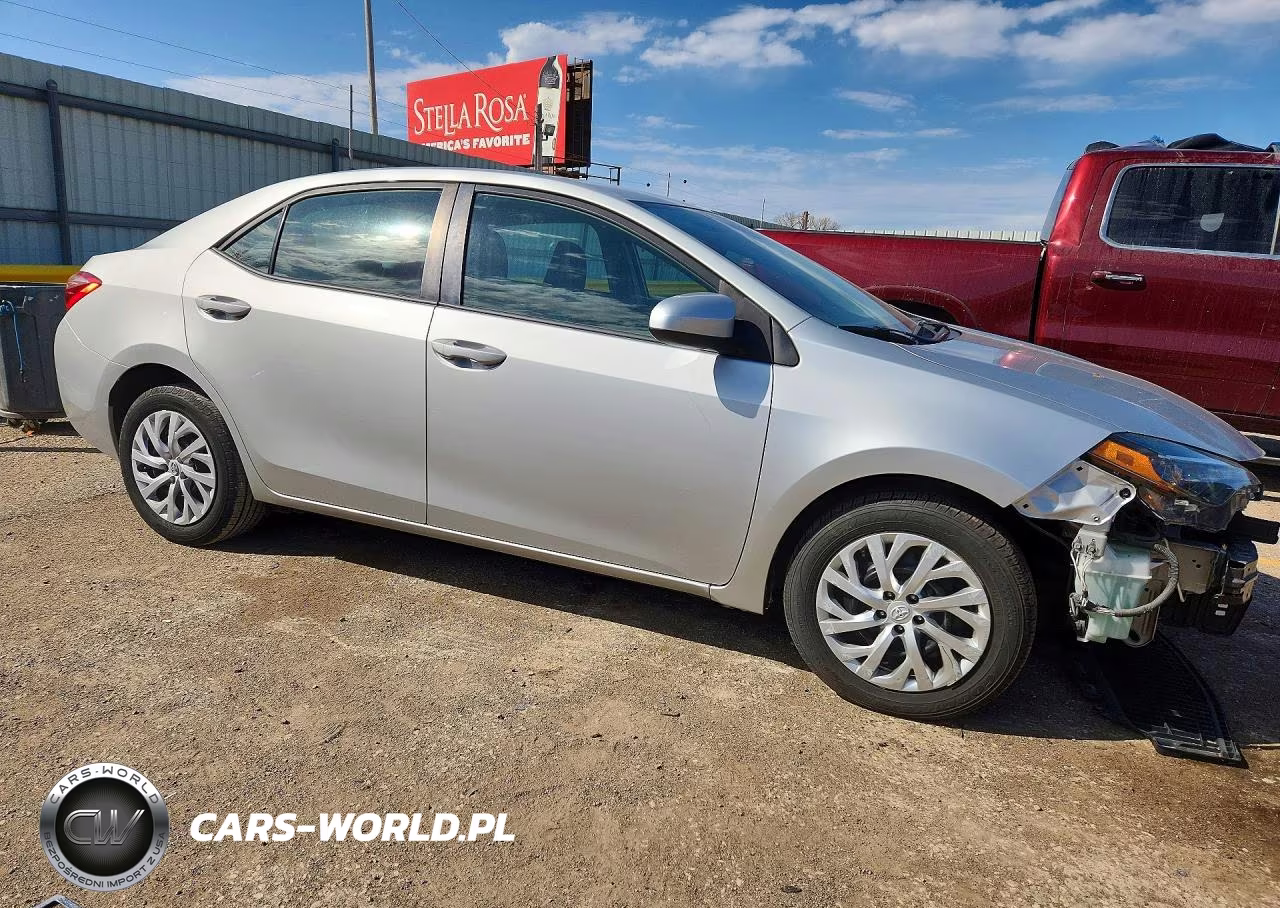2018 Toyota Corolla Le VIN:5YFBURHEXJP835144 - 4