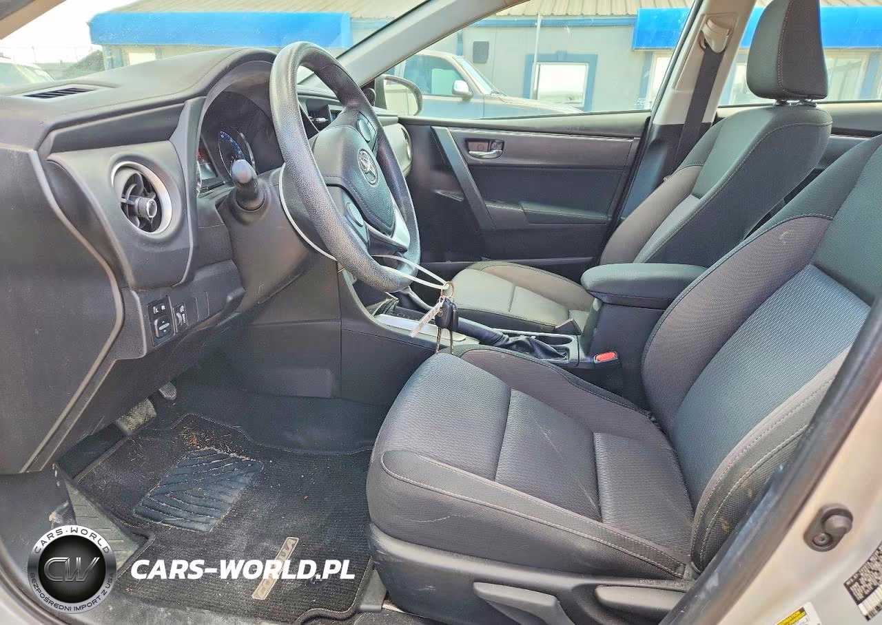 2018 Toyota Corolla Le VIN:5YFBURHEXJP835144 - 7