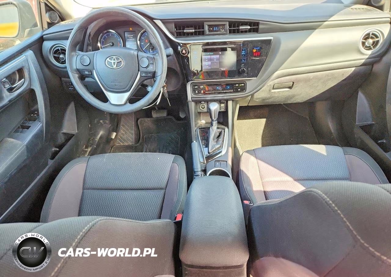 2018 Toyota Corolla Le VIN:5YFBURHEXJP835144 - 8