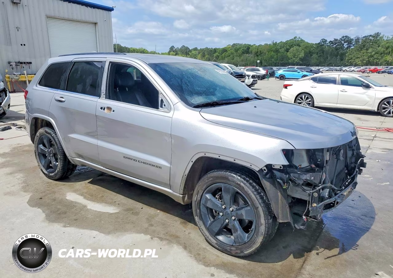 2015 Jeep Grand Cherokee Laredo VIN:1C4RJEAG9FC957182 - 4