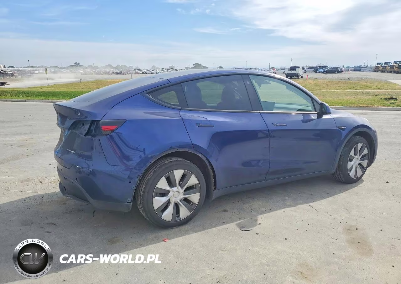 2022 Tesla Model Y VIN:7SAYGDEE8NF552609 - 3