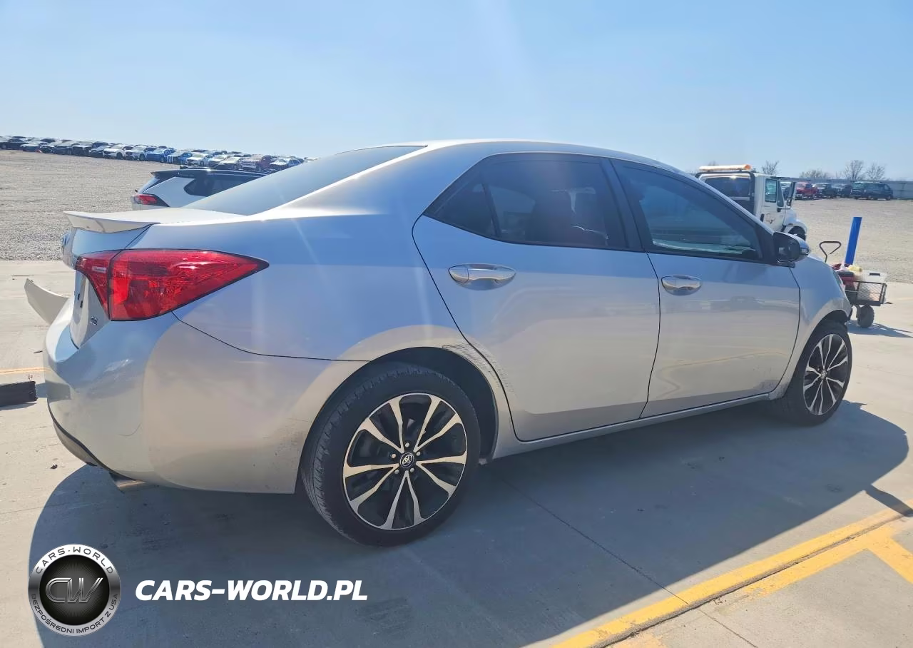 2017 Toyota Corolla Se VIN:2T1BURHE8HC748949 - 3