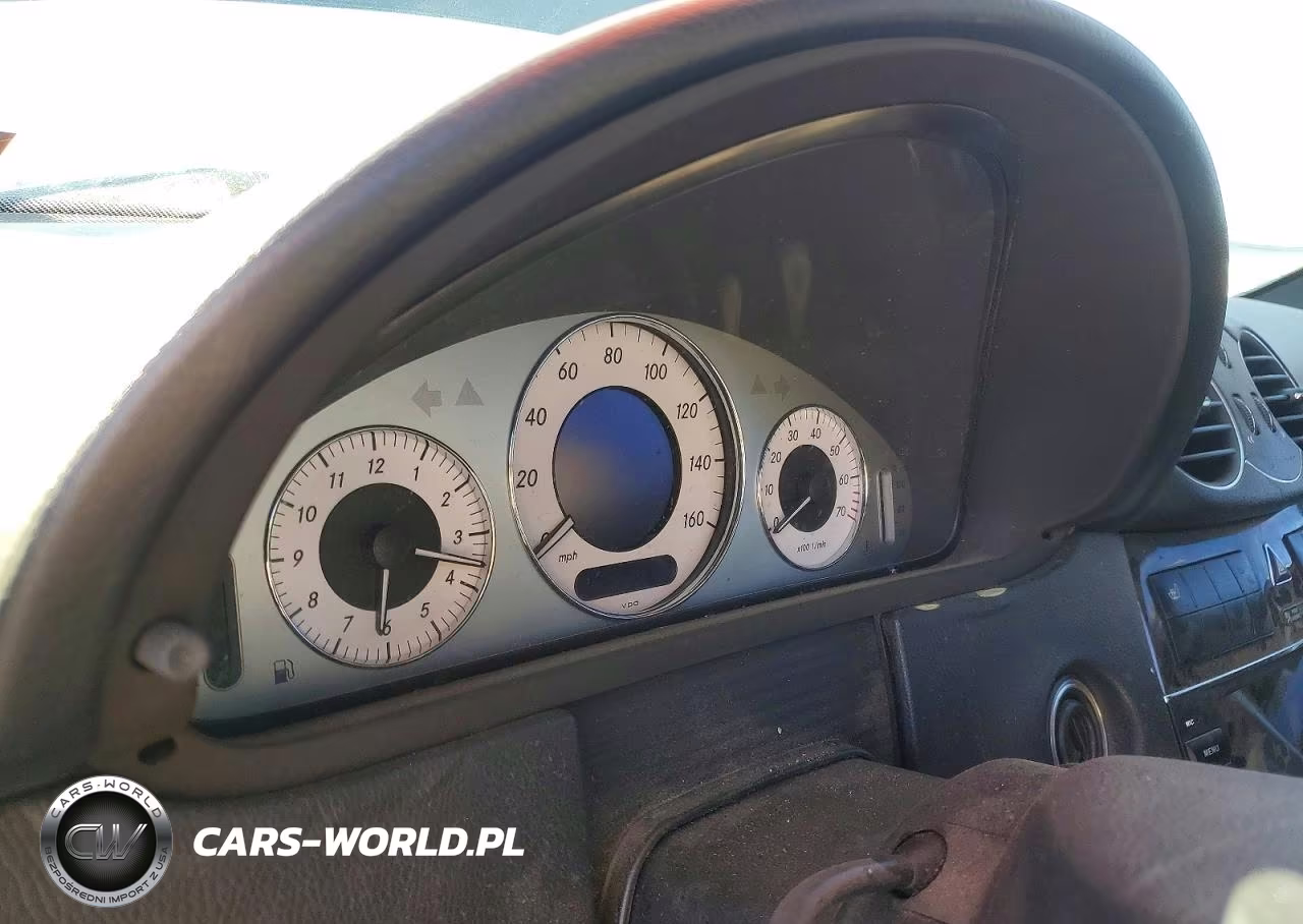 2007 Mercedes-Benz Clk 550 VIN:WDBTJ72H27F215066 - 9