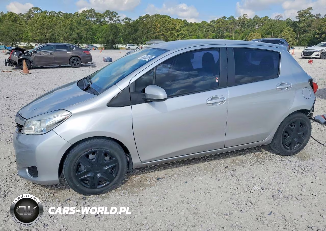 2013 Toyota Yaris 5-Door Le