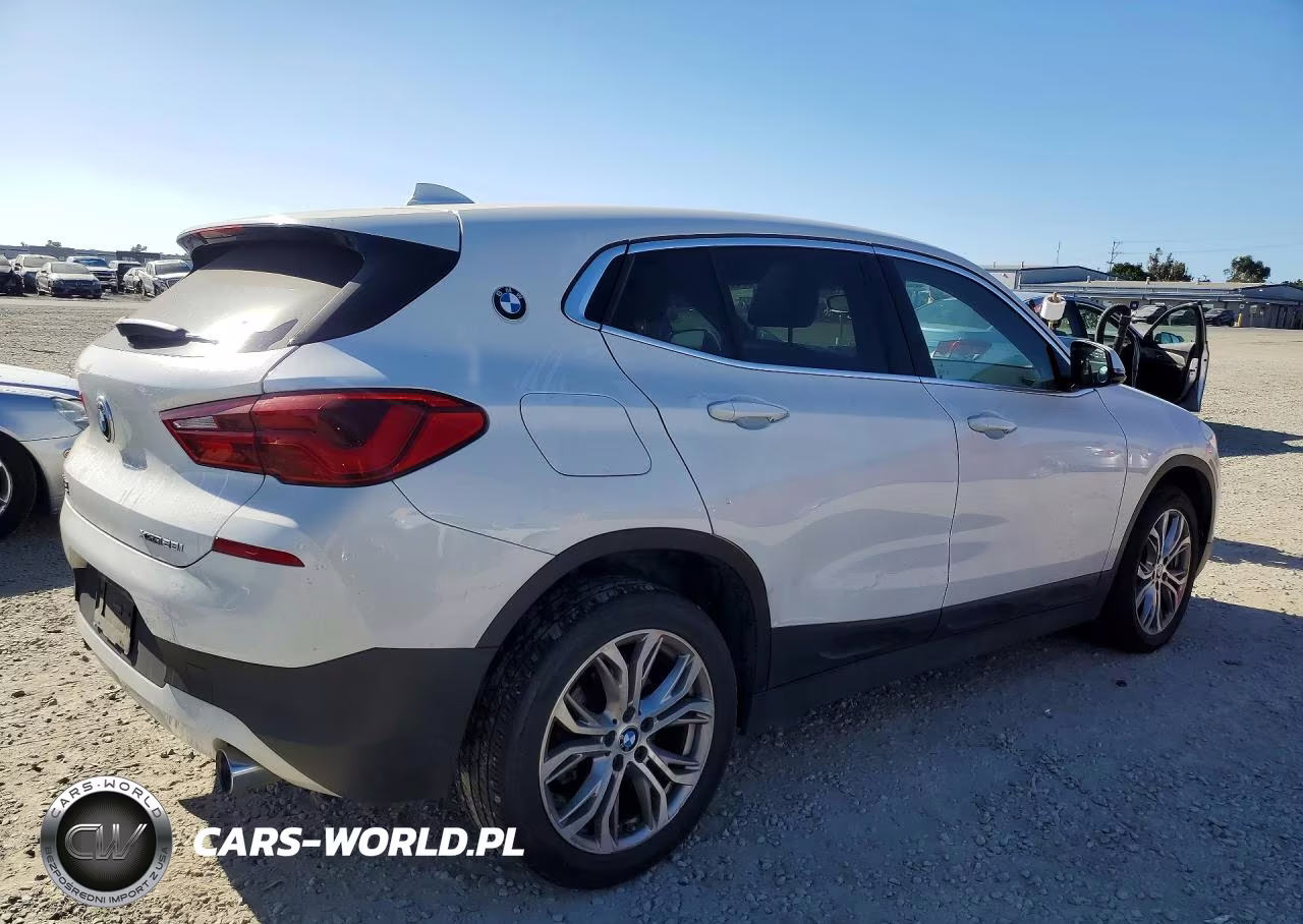 2018 BMW X2 xDrive28I VIN:WBXYJ5C33JEF69969 - 3