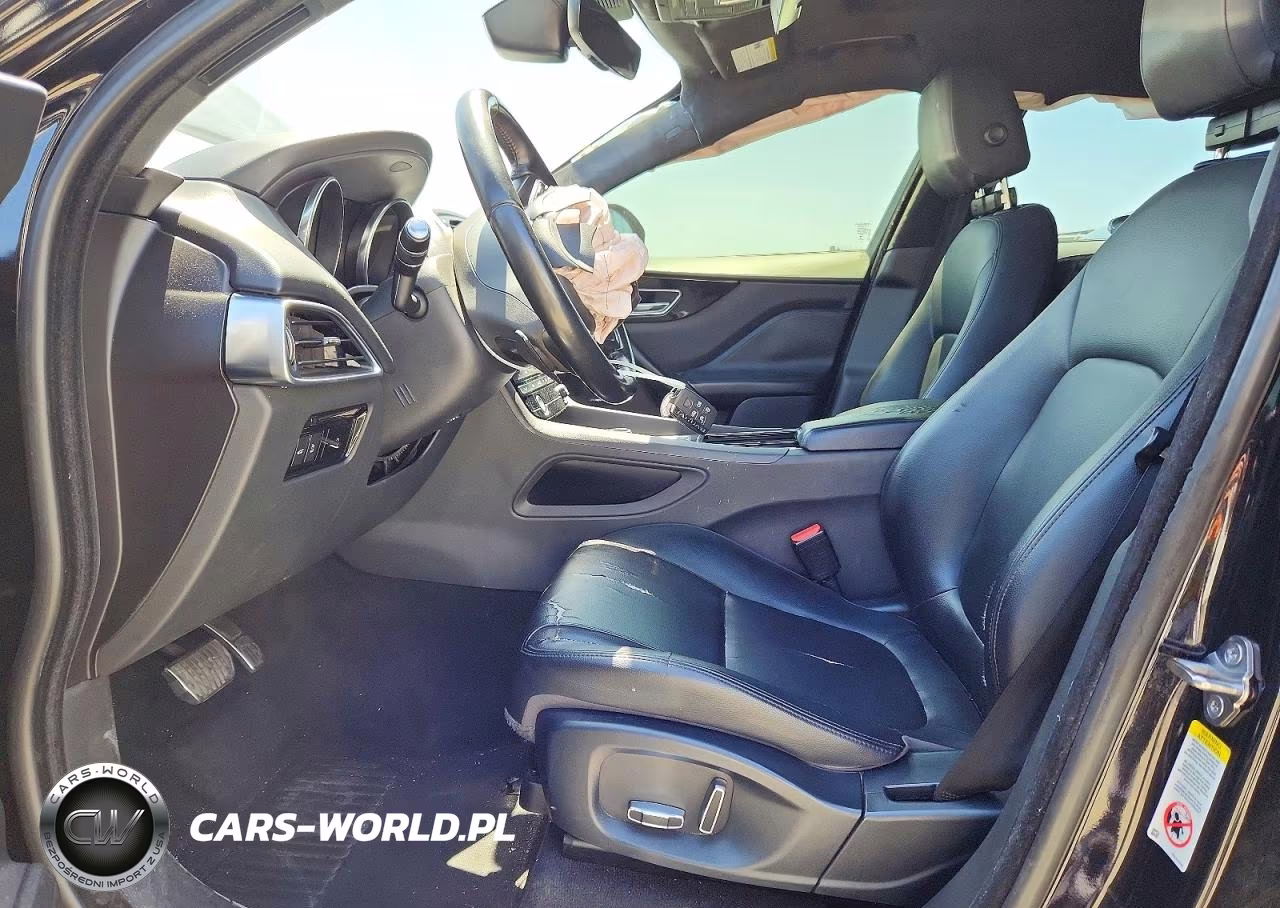 2019 Jaguar F-Pace Premium VIN:SADCJ2FX8KA355686 - 7
