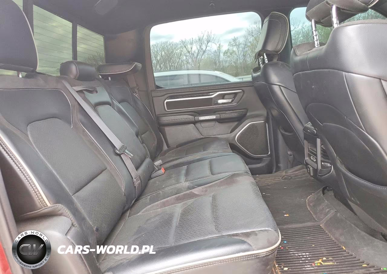 2019 Ram 1500 Laramie VIN:1C6SRFJT1KN808543 - 10