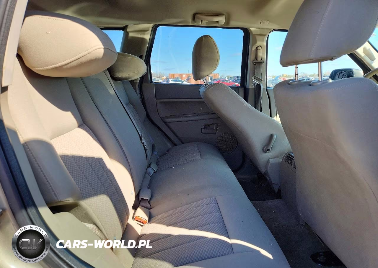 2005 Jeep Grand Cherokee Laredo VIN:1J8GR48K85C666992 - 10