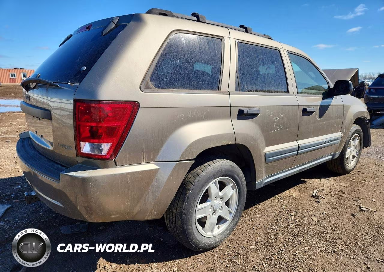 2005 Jeep Grand Cherokee Laredo VIN:1J8GR48K85C666992 - 3