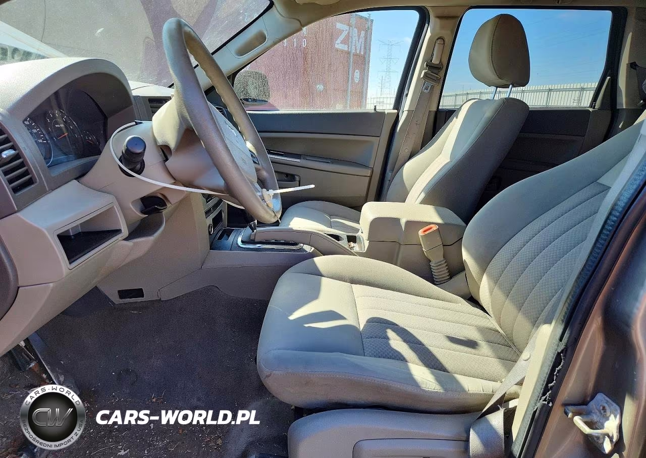 2005 Jeep Grand Cherokee Laredo VIN:1J8GR48K85C666992 - 7