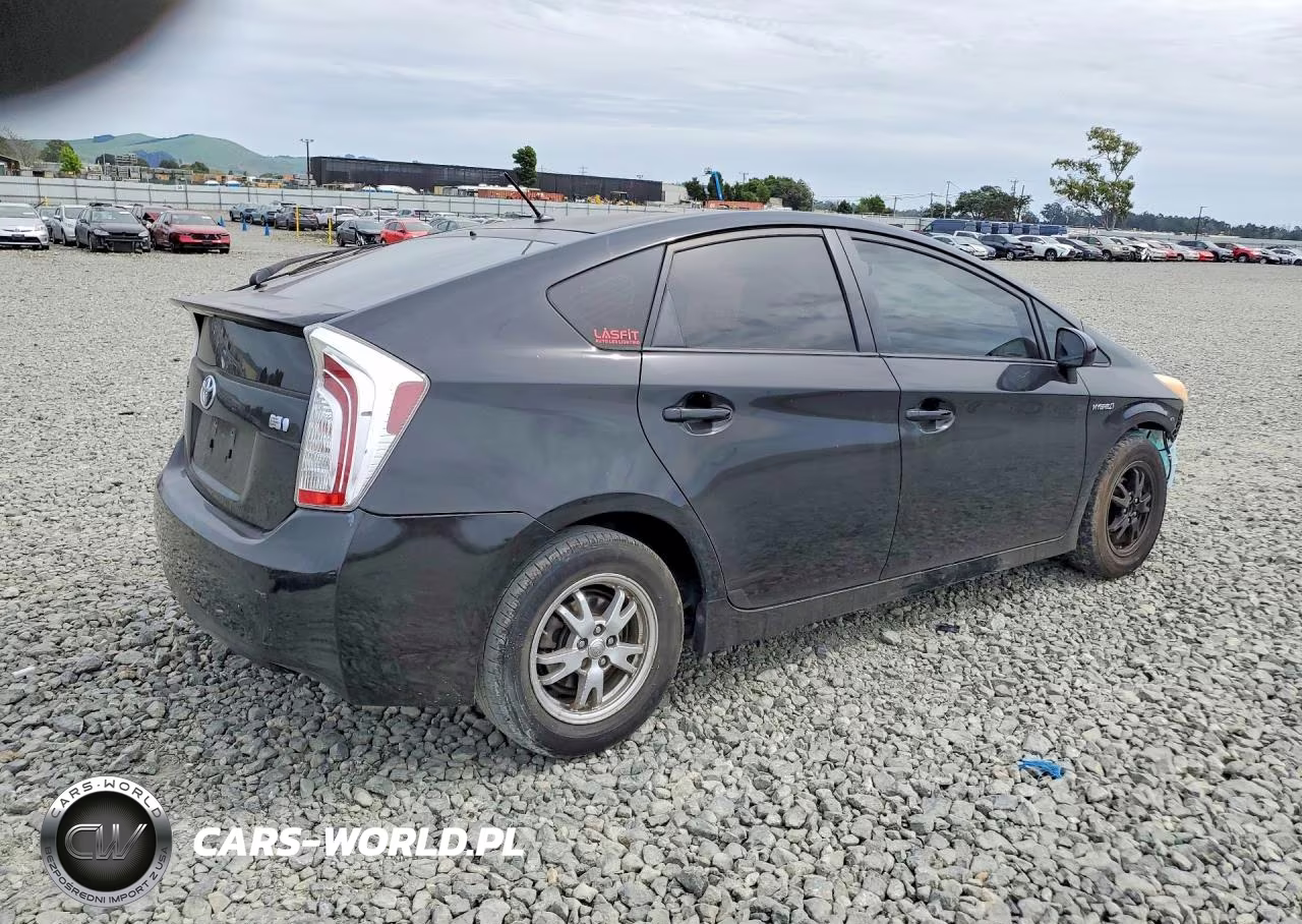 2014 Toyota Prius Two VIN:JTDKN3DU6E1741814 - 3