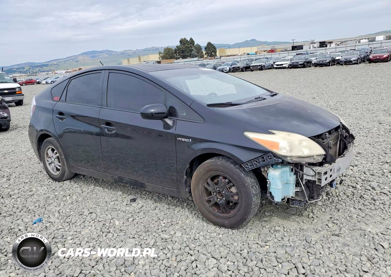 2014 Toyota Prius Two VIN:JTDKN3DU6E1741814 - 4