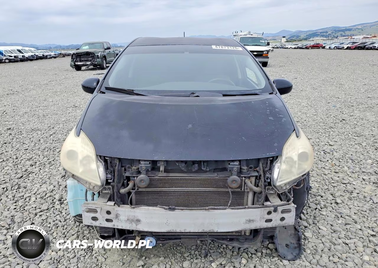 2014 Toyota Prius Two VIN:JTDKN3DU6E1741814 - 5