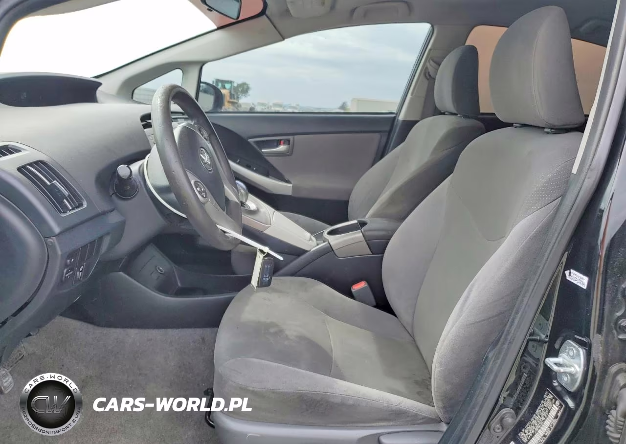 2014 Toyota Prius Two VIN:JTDKN3DU6E1741814 - 7