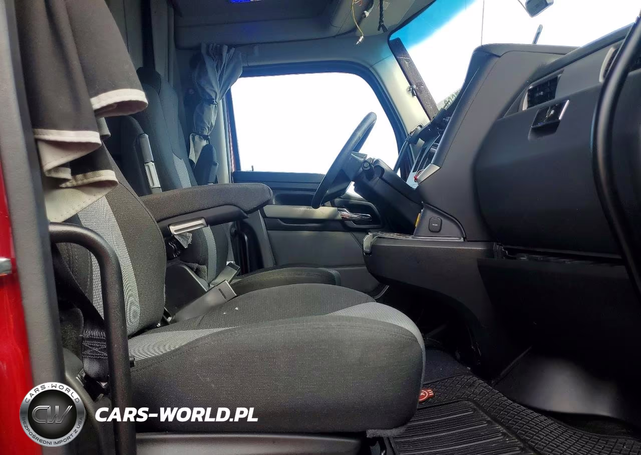 2023 Kenworth T680 Semi Truck VIN:1XKYDP9X1PJ225021 - 5