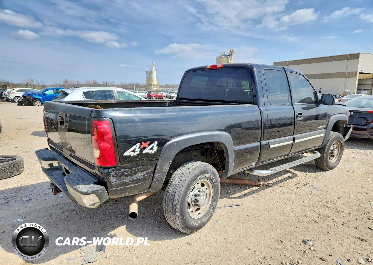 2003 Chevrolet Silverado K2500 Heavy Duty VIN:1GCHK29U43E210879 - 3