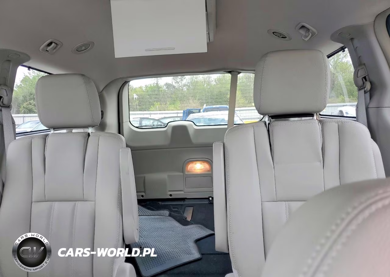 2015 Chrysler Town & Country Touring VIN:2C4RC1BG5FR520353 - 10