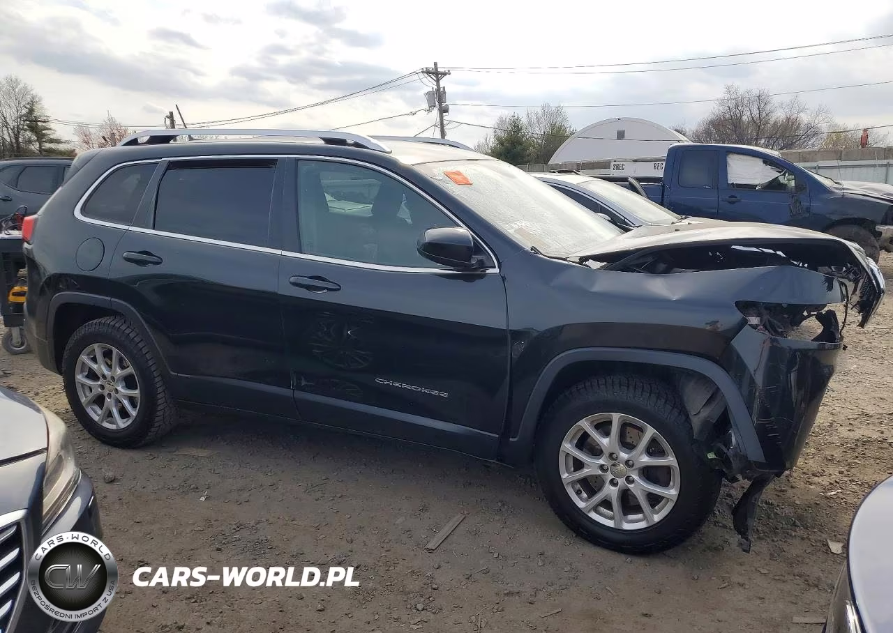 2015 Jeep Cherokee Latitude VIN:1C4PJMCB2FW512493 - 4