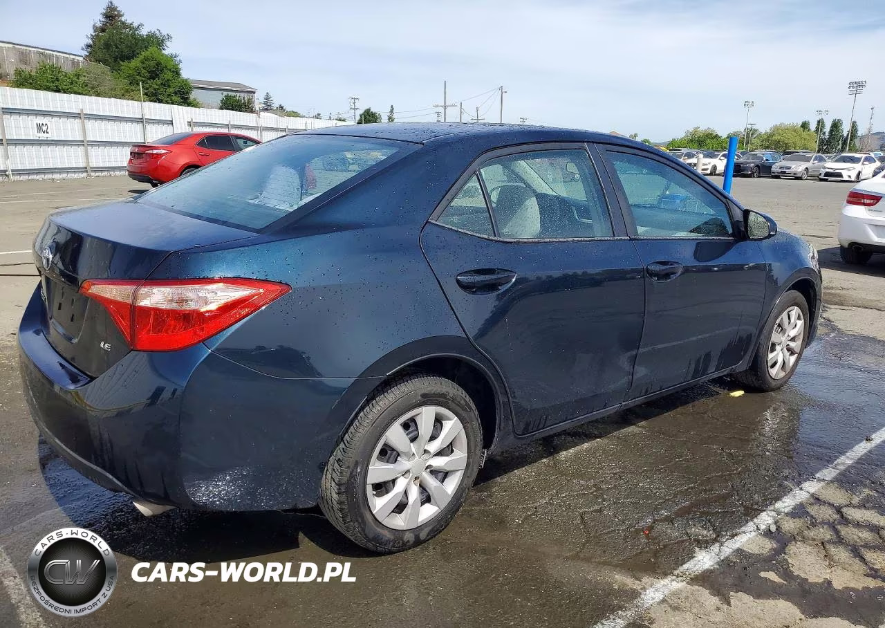 2018 Toyota Corolla Le VIN:2T1BURHE3JC084551 - 3