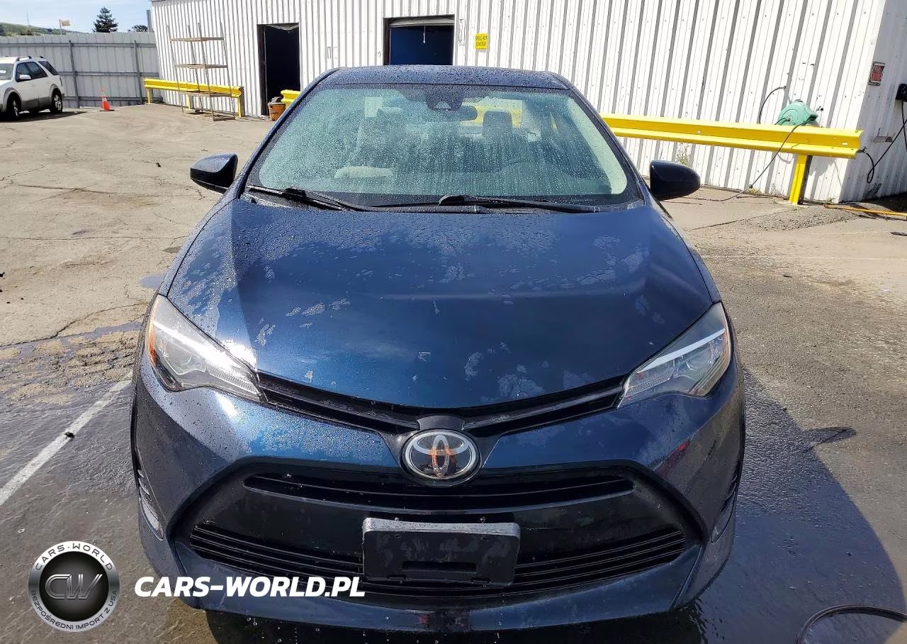 2018 Toyota Corolla Le VIN:2T1BURHE3JC084551 - 5