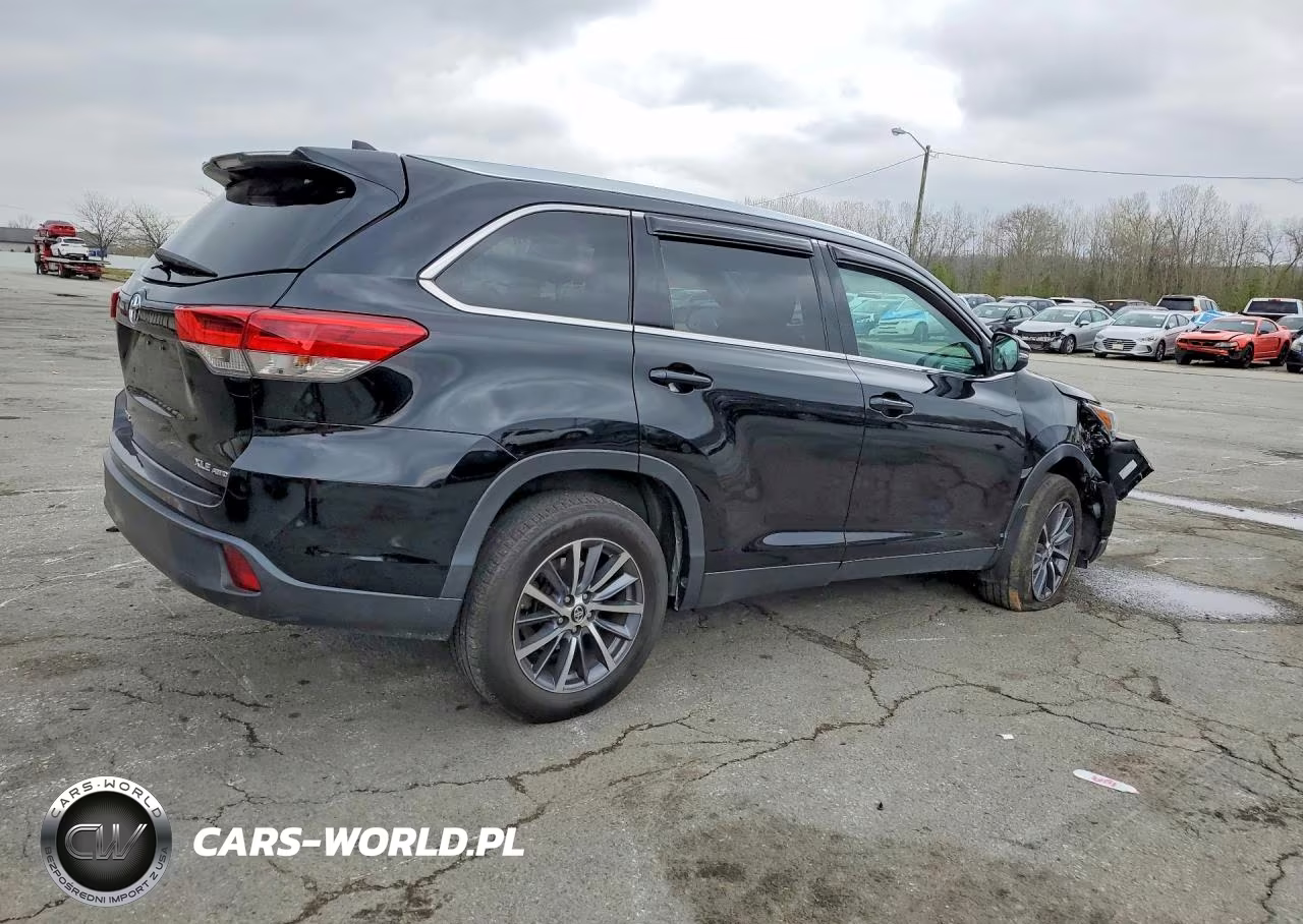 2019 Toyota Highlander Xle VIN:5TDJZRFH5KS611878 - 3