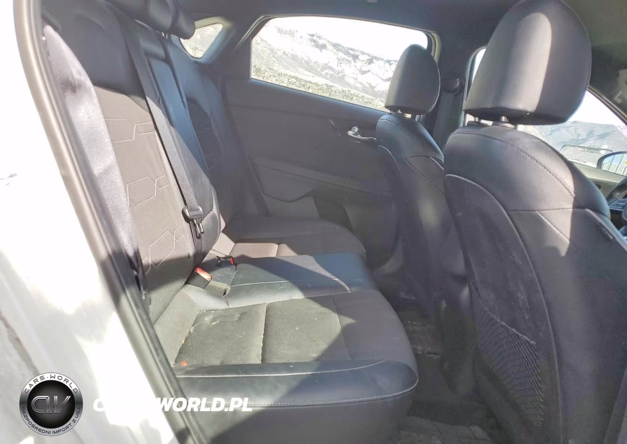 2021 Kia Forte Gt-Line VIN:3KPF34AD8ME264381 - 10