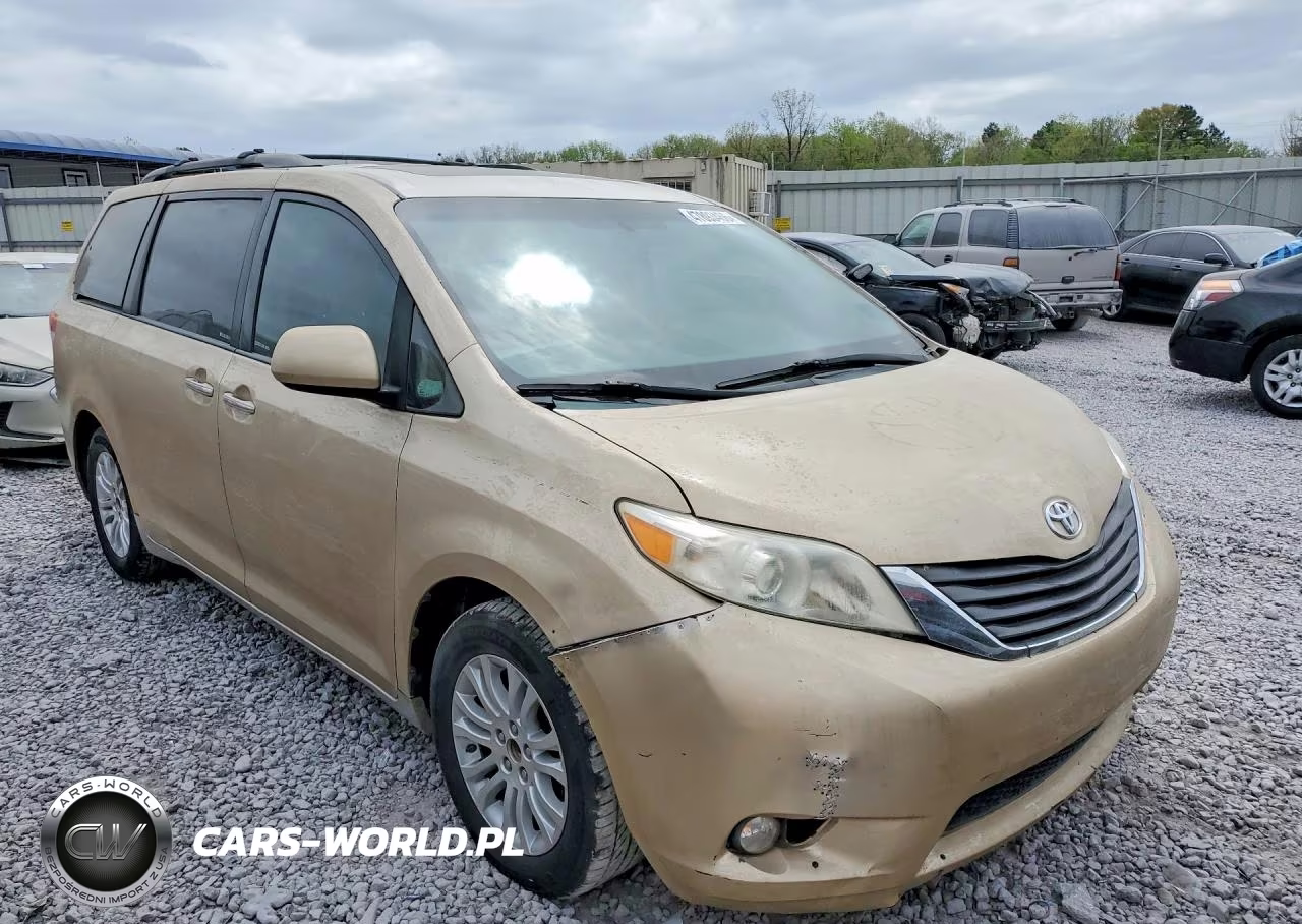 2013 Toyota Sienna Xle 8-Passenger VIN:5TDYK3DC4DS296002 - 4