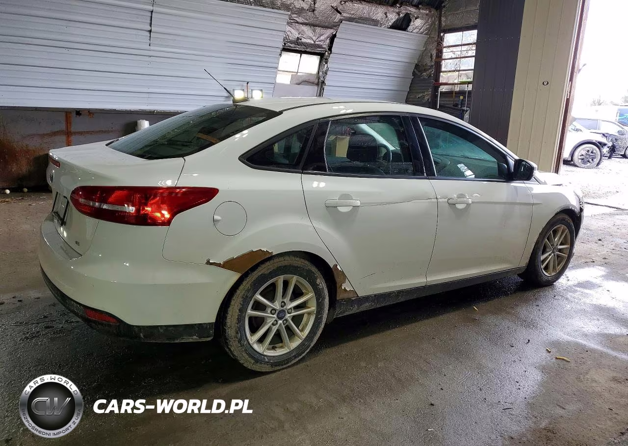 2018 Ford Focus Se VIN:1FADP3F22JL264219 - 3