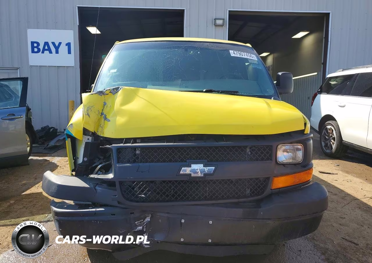 2015 Chevrolet Express G2500 VIN:1GCWGFCF7F1235863 - 5