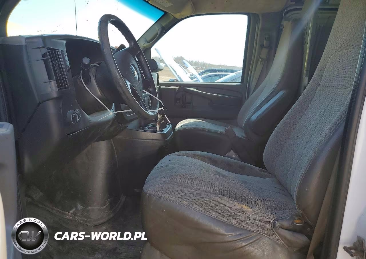 2015 Chevrolet Express G2500 VIN:1GCWGFCF7F1235863 - 7