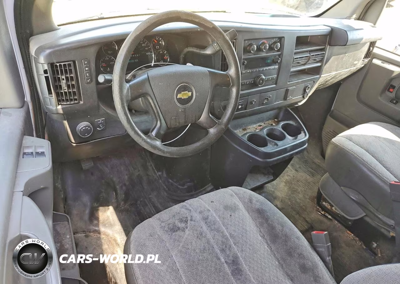 2015 Chevrolet Express G2500 VIN:1GCWGFCF7F1235863 - 8
