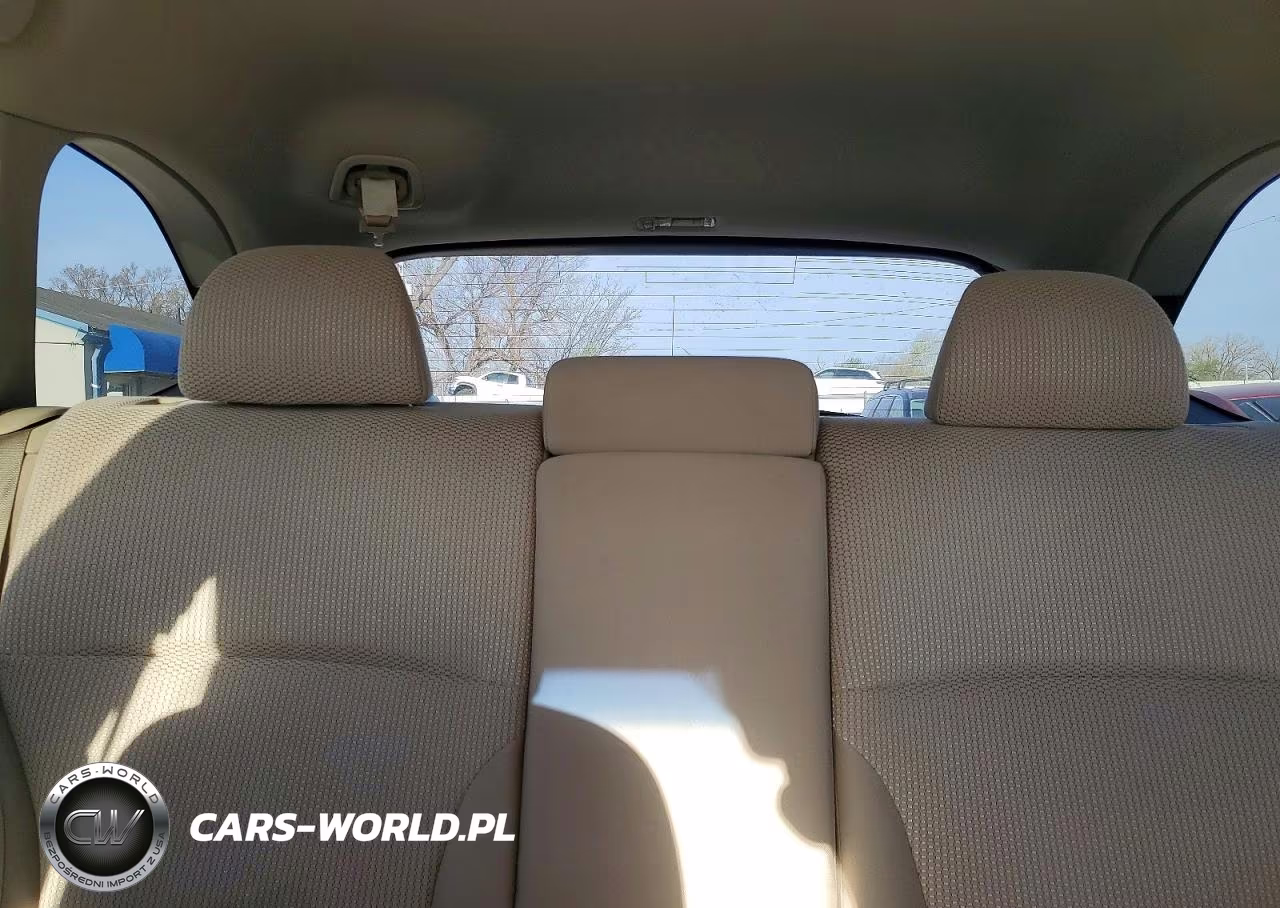 2018 Subaru Outback 2.5I Premium VIN:4S4BSAFC6J3356555 - 10