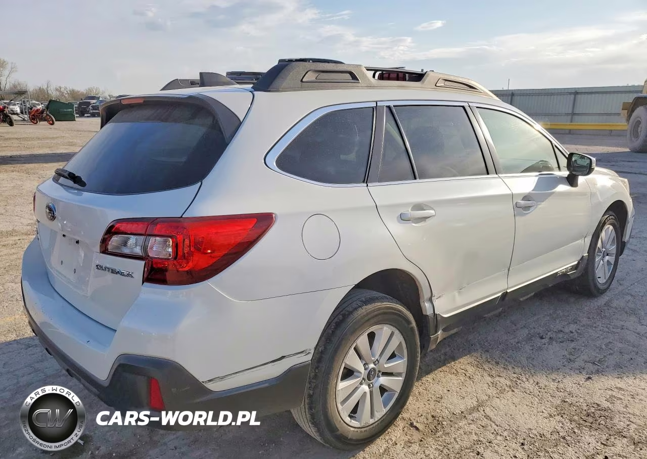 2018 Subaru Outback 2.5I Premium VIN:4S4BSAFC6J3356555 - 3