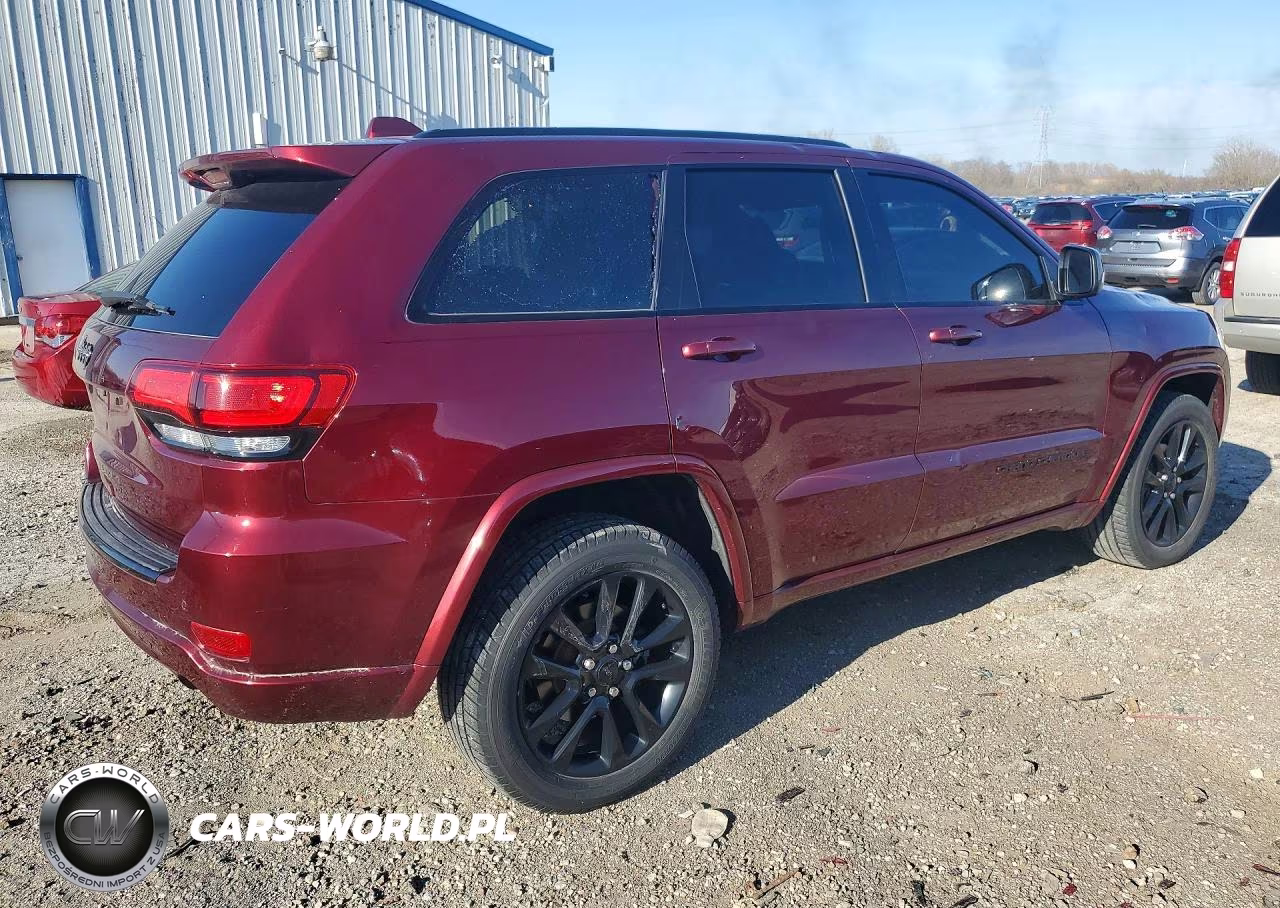 2018 Jeep Grand Cherokee Laredo VIN:1C4RJFAG2JC390795 - 3