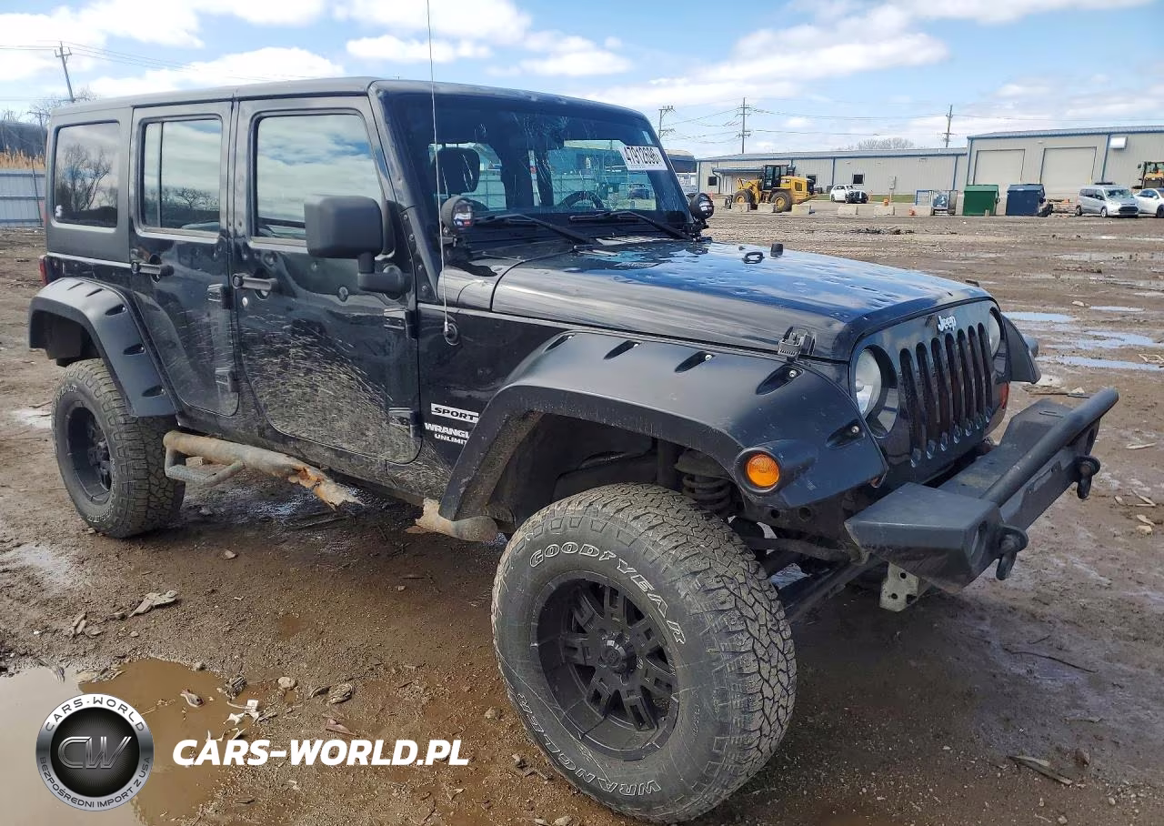 2013 Jeep Wrangler Unlimited Sport VIN:1C4BJWDG0DL590771 - 4