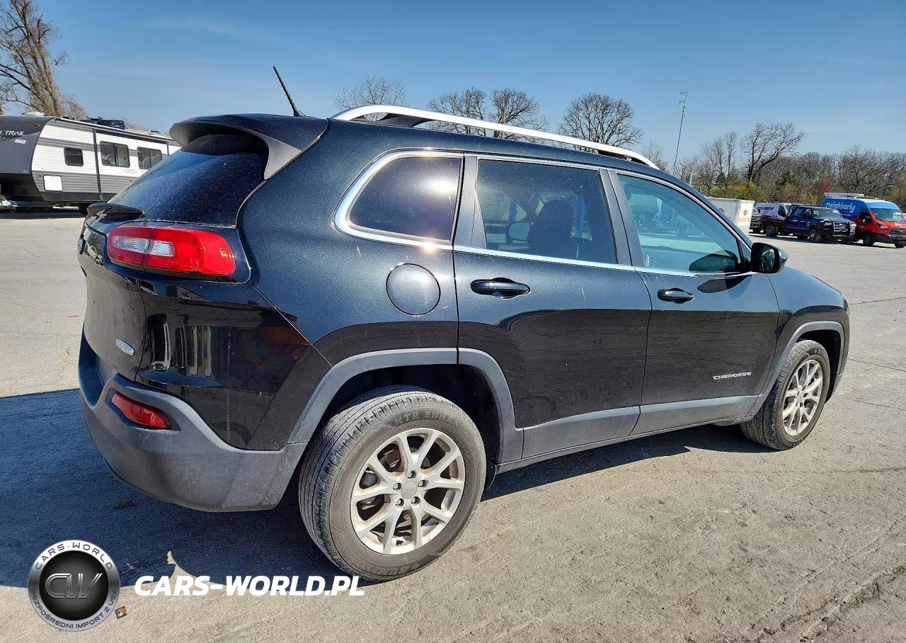 2015 Jeep Cherokee Latitude VIN:1C4PJLCB8FW700123 - 3