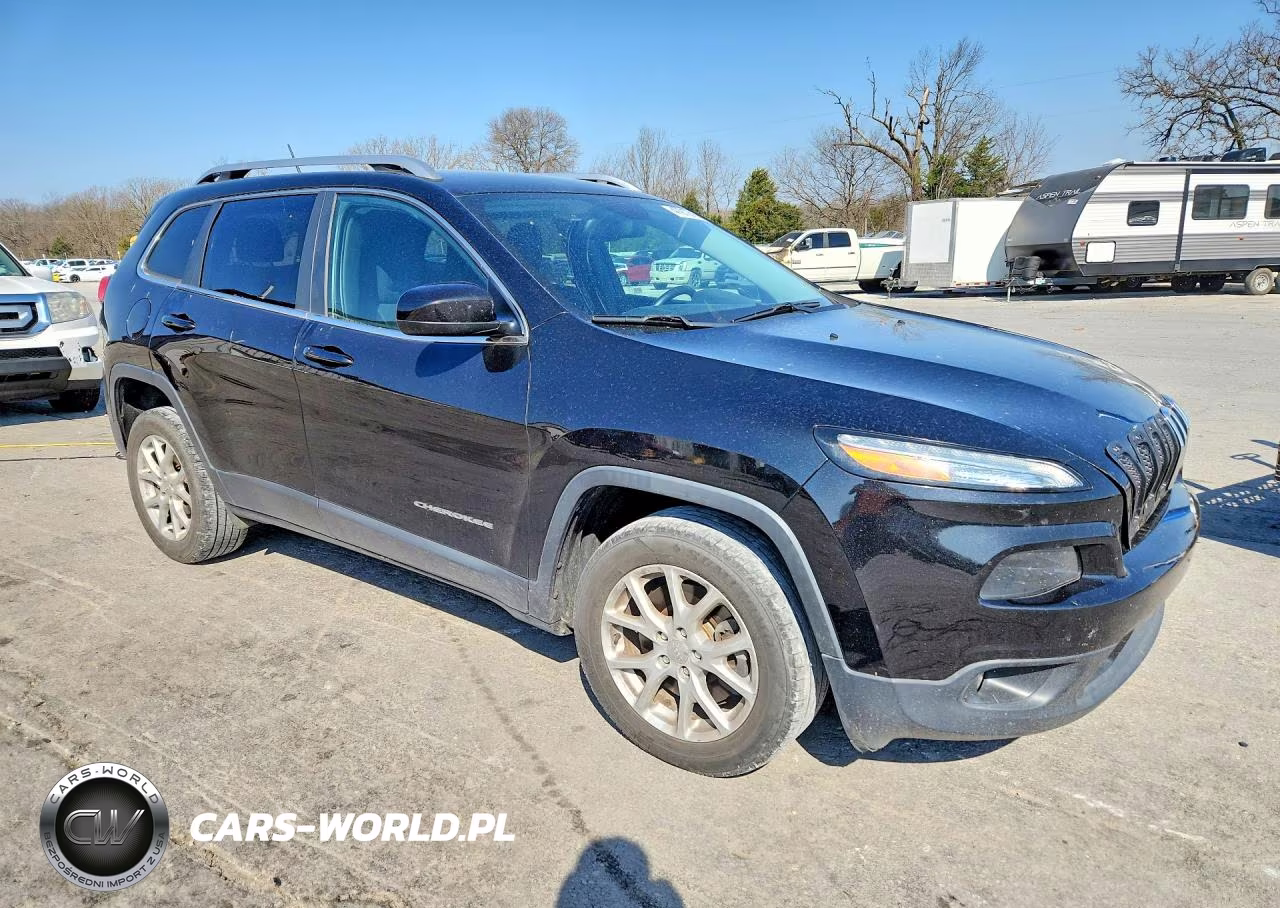 2015 Jeep Cherokee Latitude VIN:1C4PJLCB8FW700123 - 4
