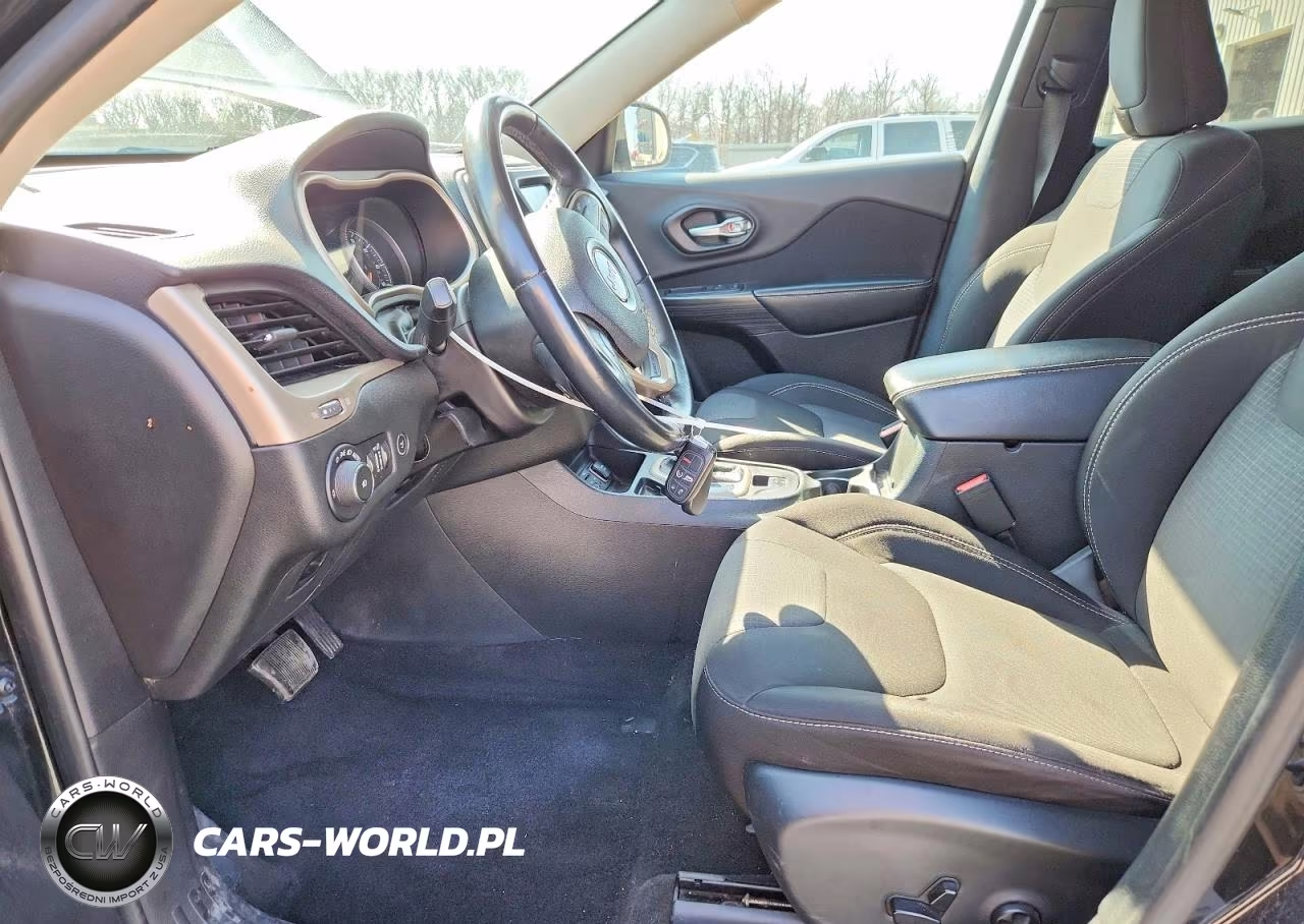 2015 Jeep Cherokee Latitude VIN:1C4PJLCB8FW700123 - 7