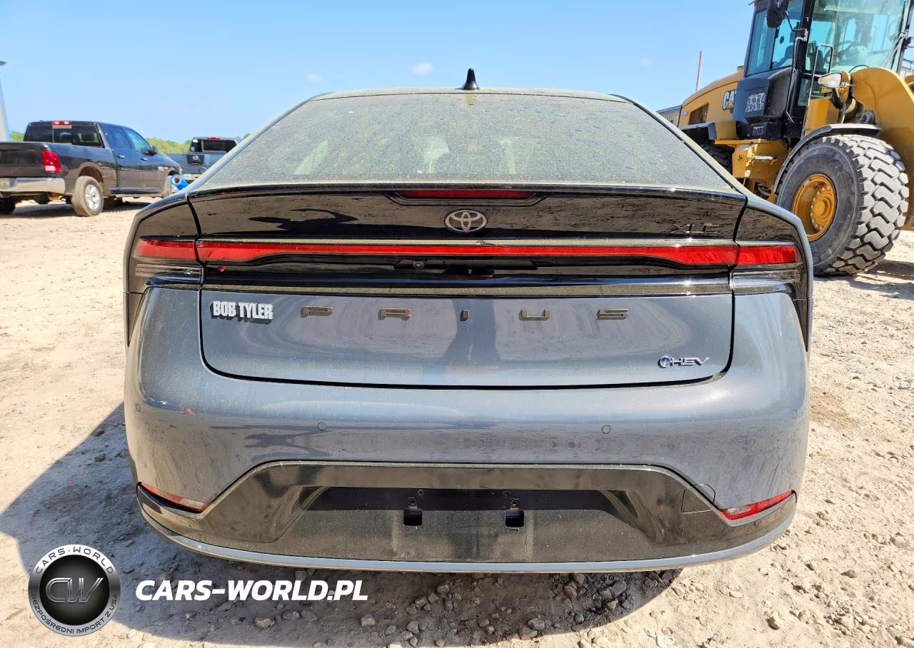 2026 Toyota Prius Xle VIN:JTDACAAU9T3074944 - 6