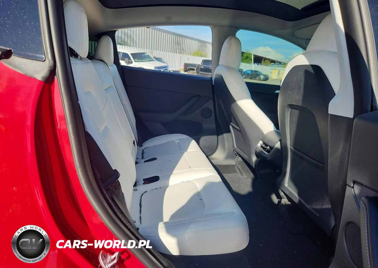 2022 Tesla Model Y VIN:7SAYGDEE9NF558225 - 10