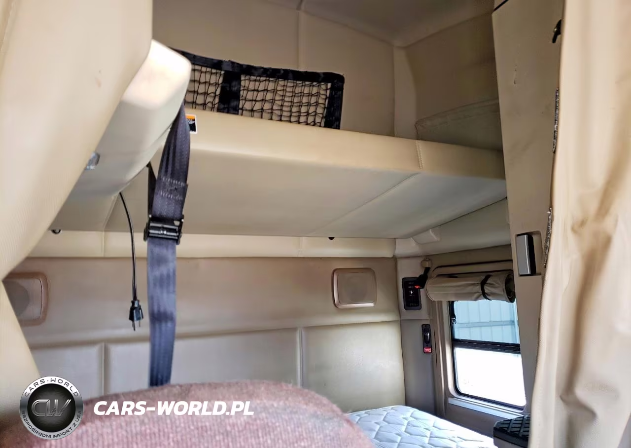 2019 Kenworth T680 Semi Truck VIN:1XKYDP9X5KJ254692 - 6