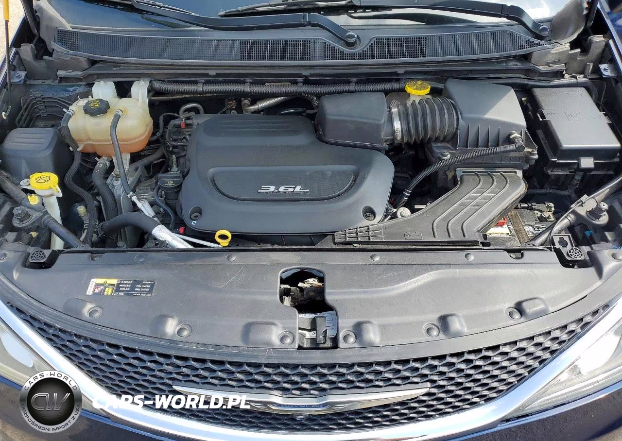 2017 Chrysler Pacifica Touring L Plus VIN:2C4RC1EG4HR579439 - 12