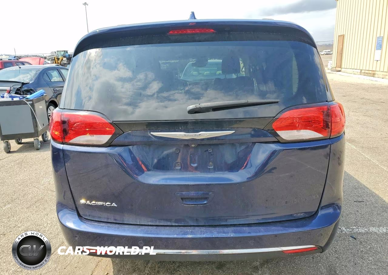 2017 Chrysler Pacifica Touring L Plus VIN:2C4RC1EG4HR579439 - 6