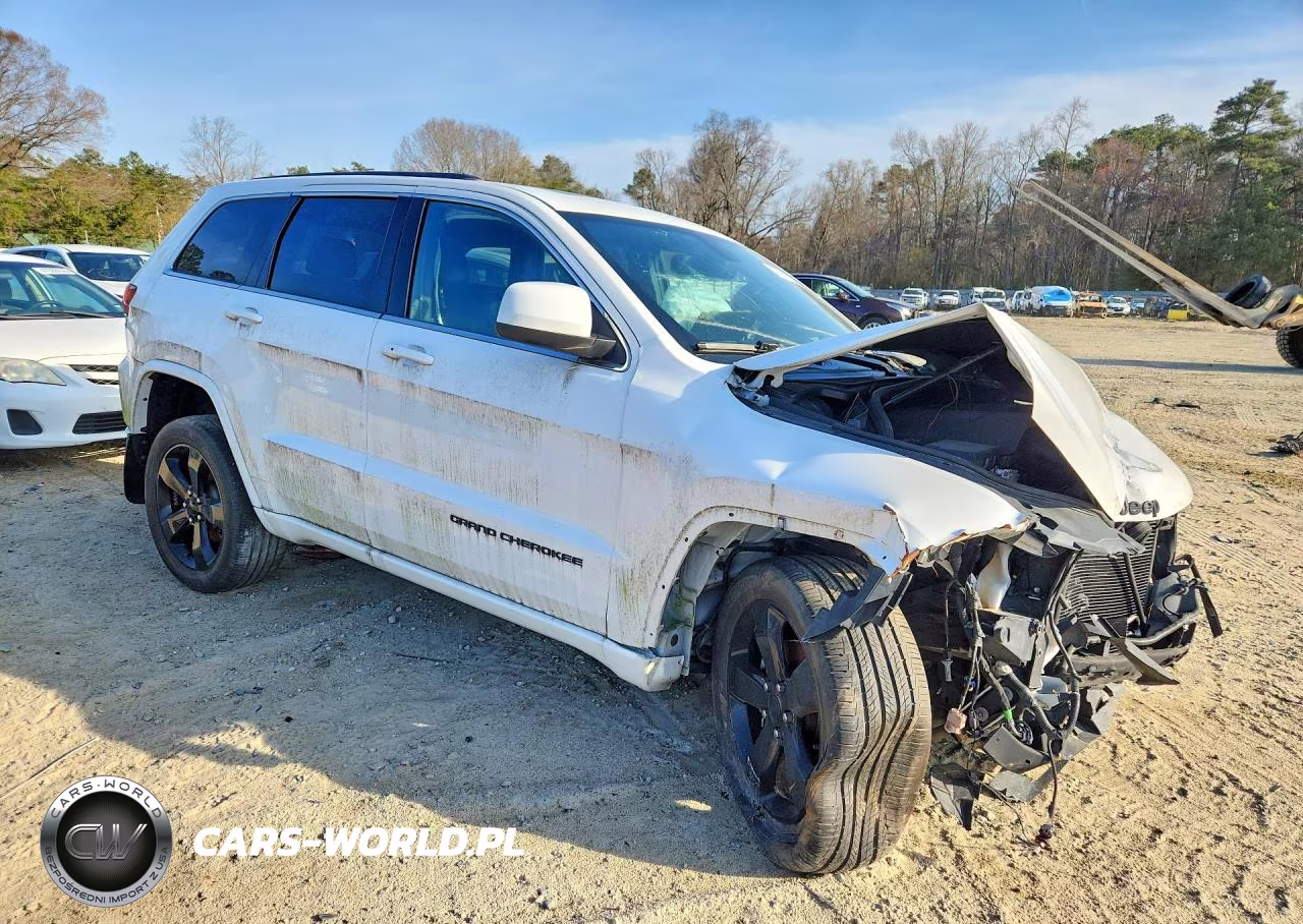 2015 Jeep Grand Cherokee Laredo VIN:1C4RJFAG0FC186942 - 4