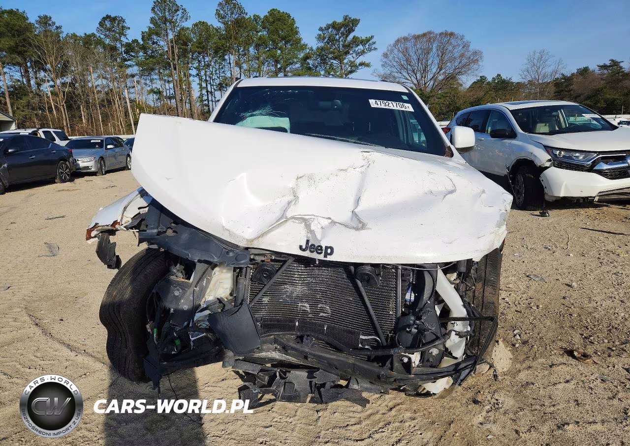 2015 Jeep Grand Cherokee Laredo VIN:1C4RJFAG0FC186942 - 5