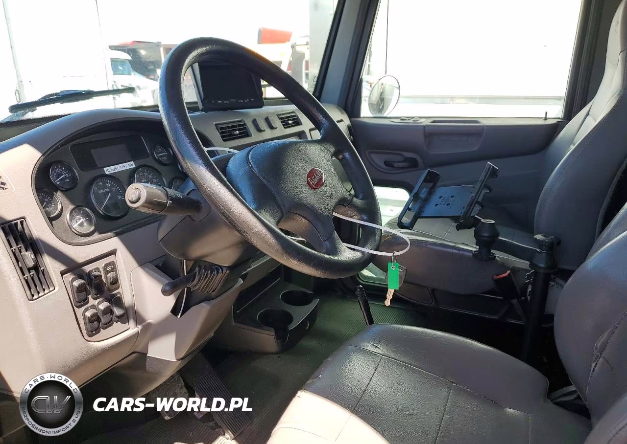 2016 Peterbilt 337 Box Truck VIN:2NP2HM6X7GM362555 - 8